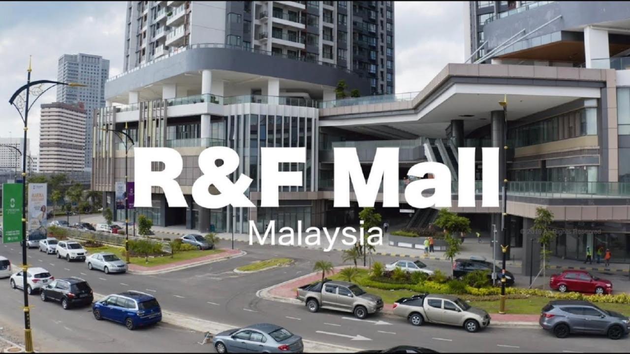 Paragon Suites Studios With Private Jacuzzi Near Ciq Rts Johor Bahru Zewnętrze zdjęcie