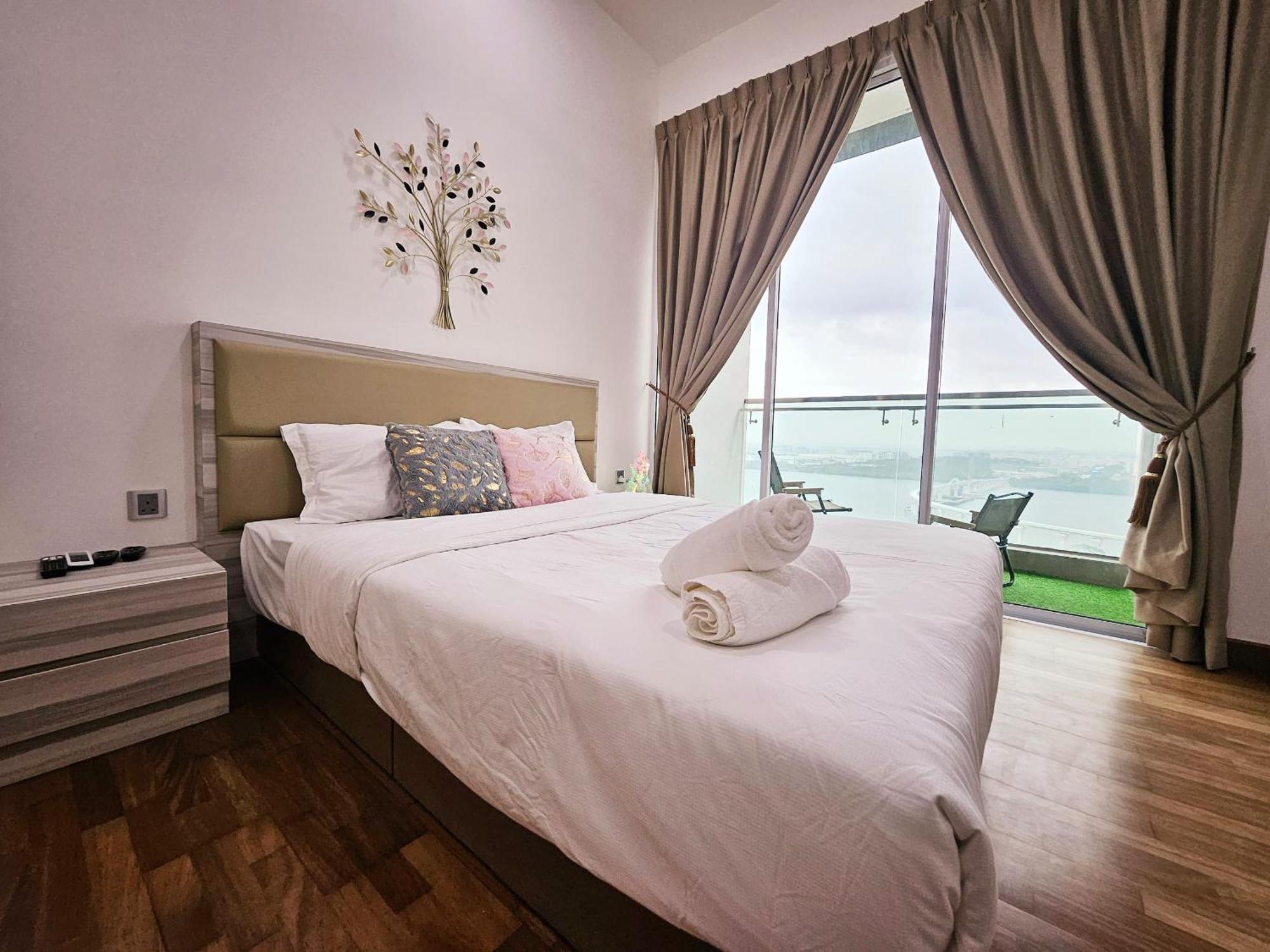 Paragon Suites Studios With Private Jacuzzi Near Ciq Rts Johor Bahru Zewnętrze zdjęcie