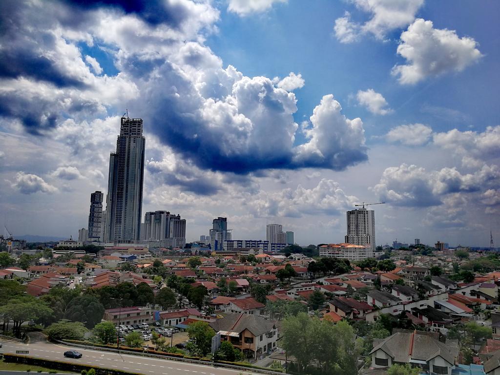 Paragon Suites Studios With Private Jacuzzi Near Ciq Rts Johor Bahru Zewnętrze zdjęcie